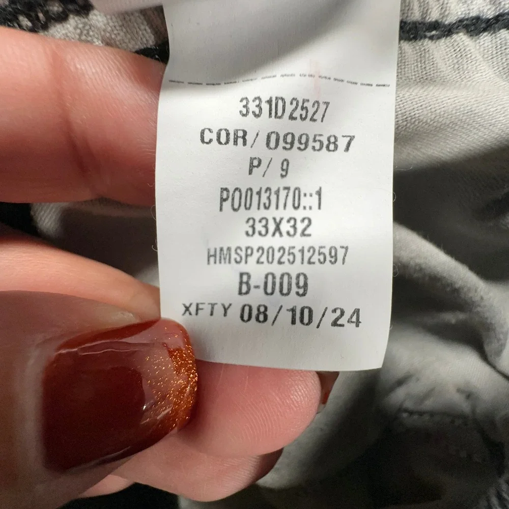 Hollister size note